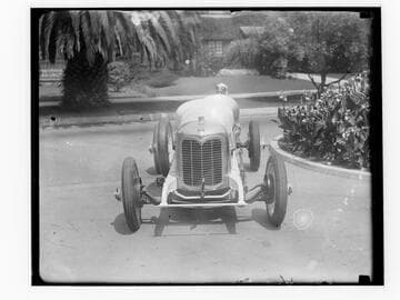 Racing car